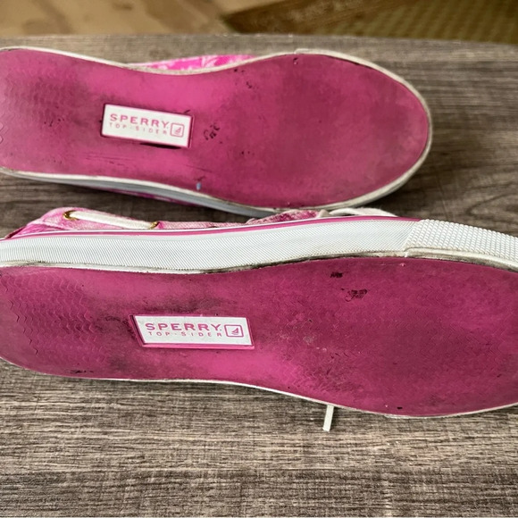 Women’s size 6.5 Pink and white tie dye Sperry boat shoes worn but lots of life - Picture 3 of 6
